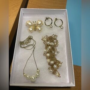 Pearls pearls and pearls lot 4 pieces Brooch , 2 Necklace Earrings